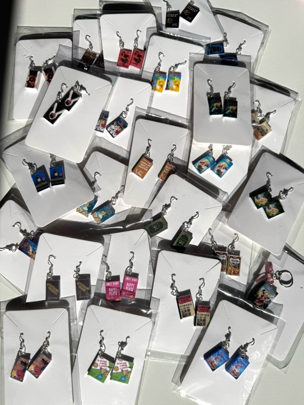 Stephen King 'Misery' Book Cover Dangle Earrings - Black & Silver - Picture 6 of 6